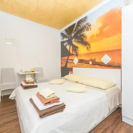 公寓 Song Of Joys *